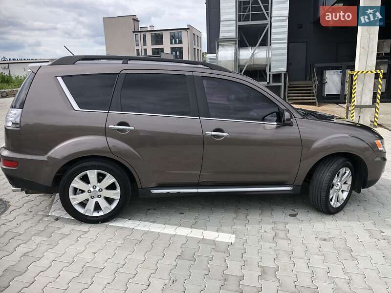 Mitsubishi Outlander 2011