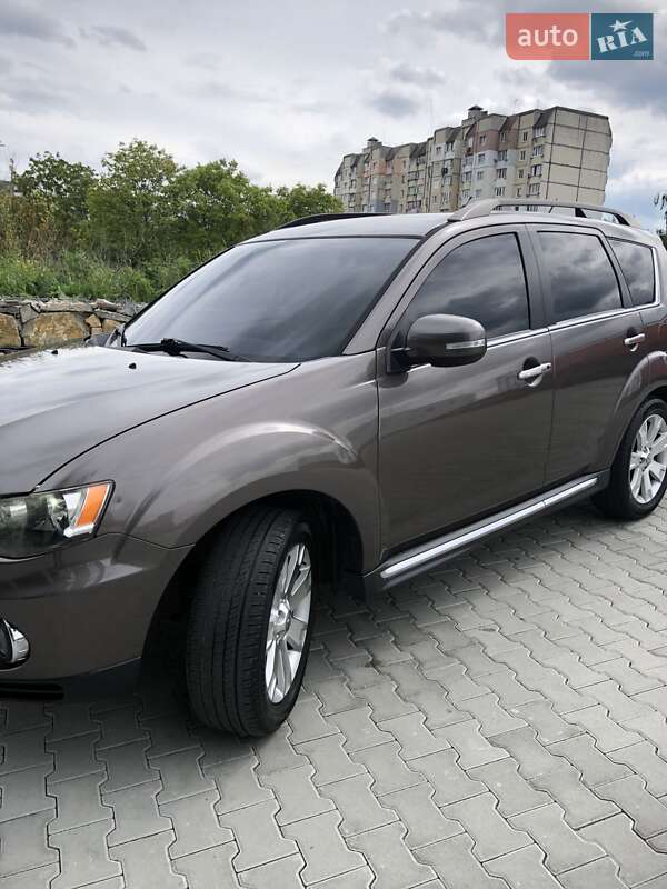 Mitsubishi Outlander 2011