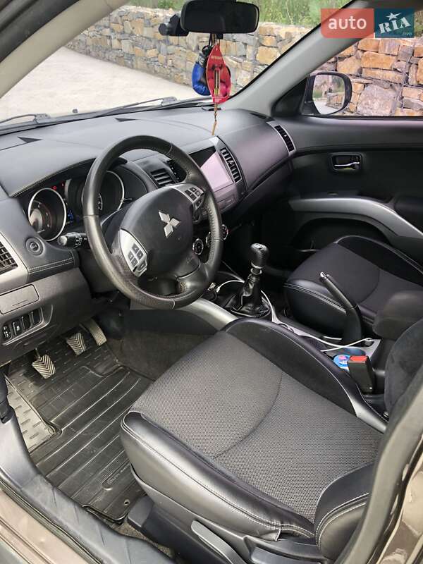 Mitsubishi Outlander 2011