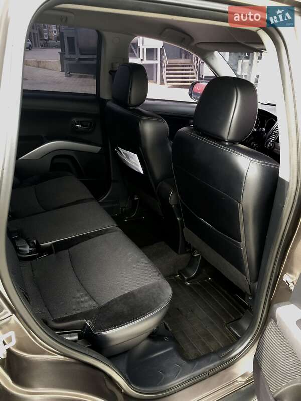 Mitsubishi Outlander 2011