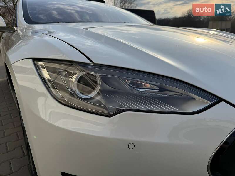 Tesla Model S 2013
