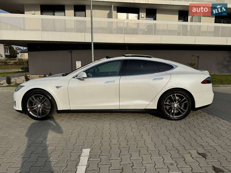 Tesla Model S 2013
