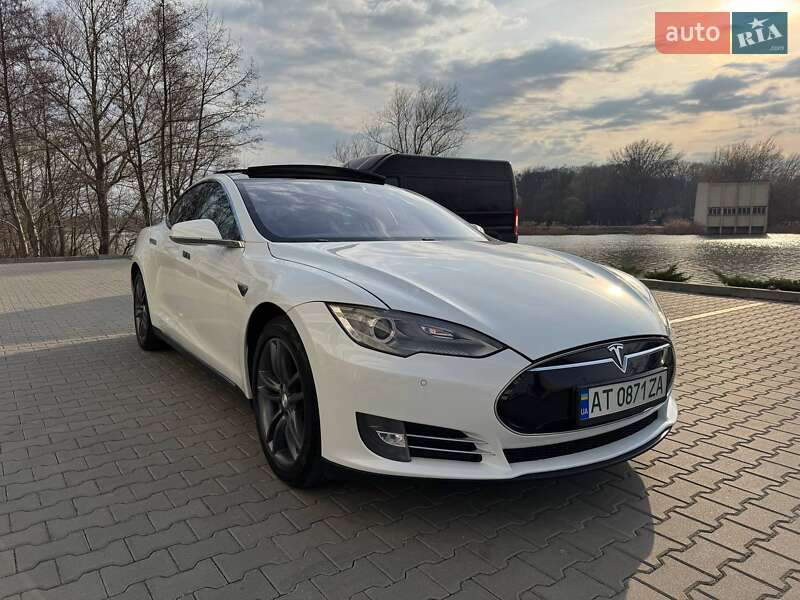Tesla Model S 2013