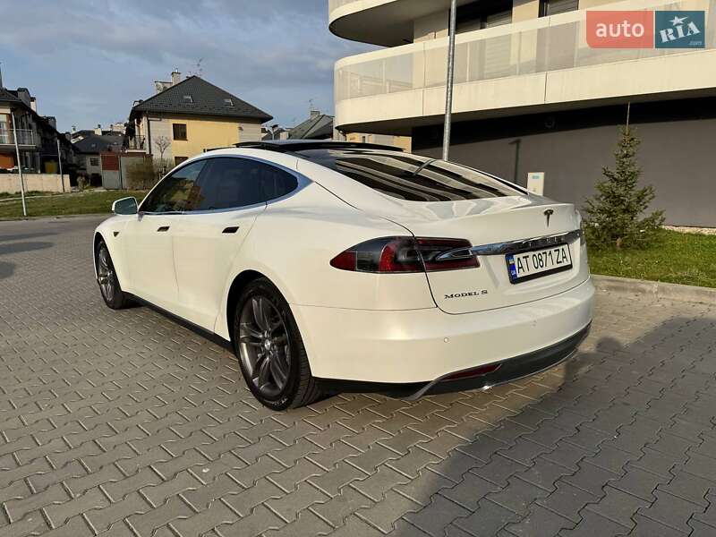 Tesla Model S 2013