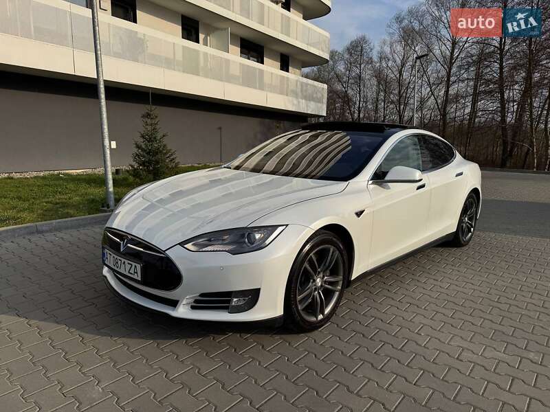Tesla Model S 2013