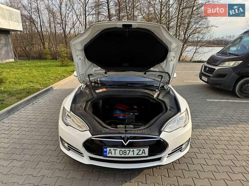 Tesla Model S 2013