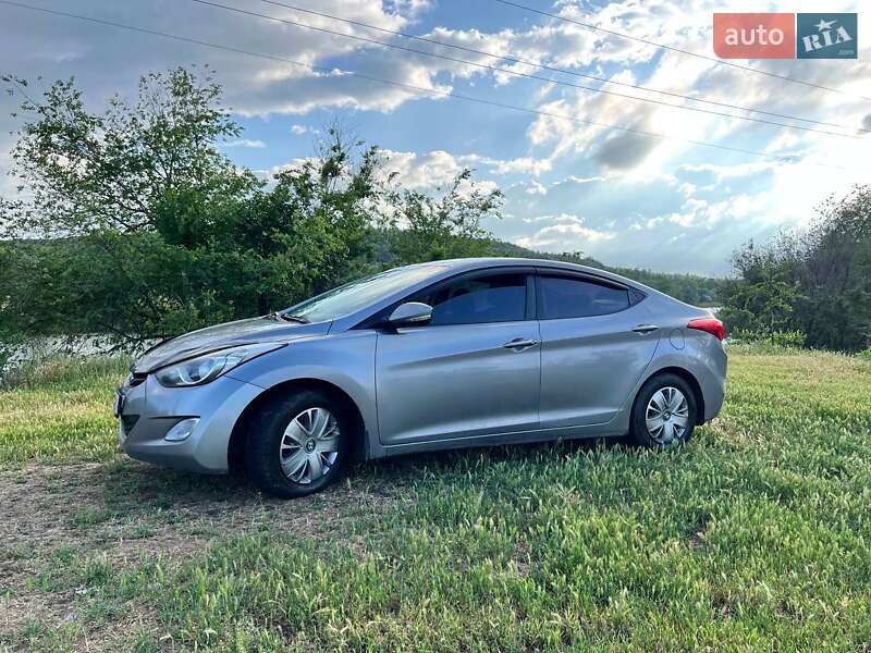 Hyundai Elantra 2012