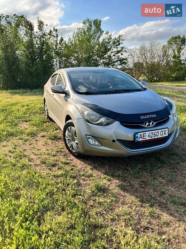 Hyundai Elantra 2012