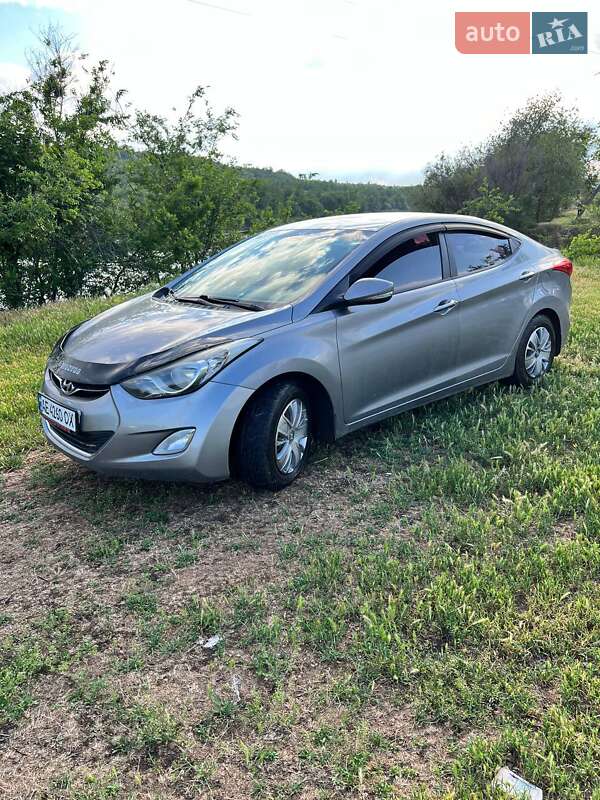 Hyundai Elantra 2012