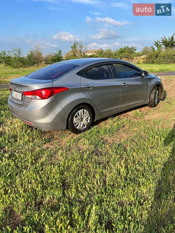 Hyundai Elantra 2012