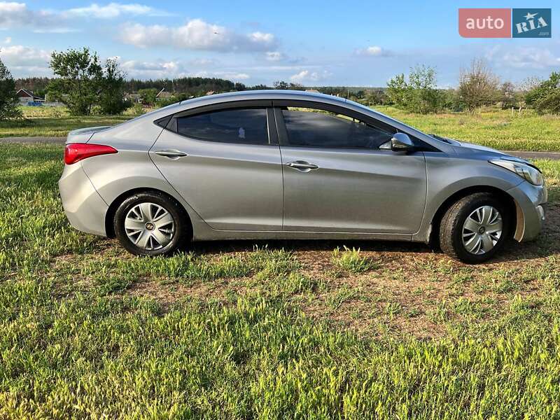 Hyundai Elantra 2012