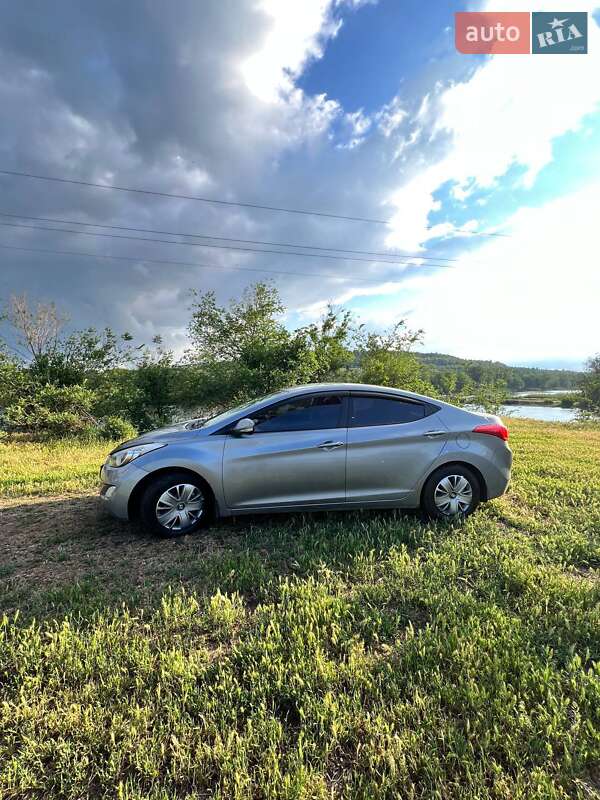 Hyundai Elantra 2012