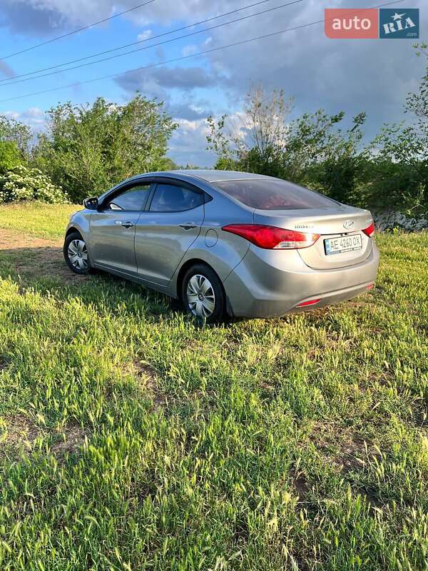 Hyundai Elantra 2012