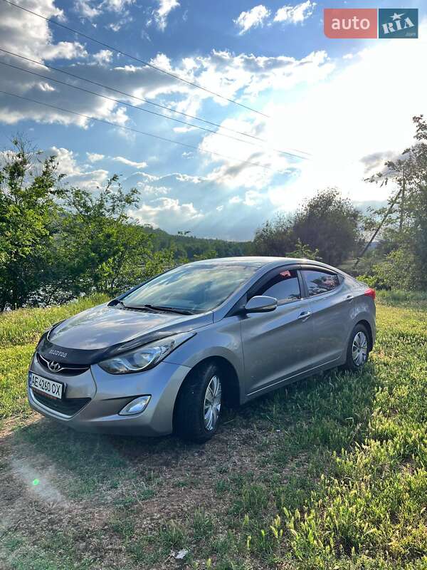 Hyundai Elantra 2012