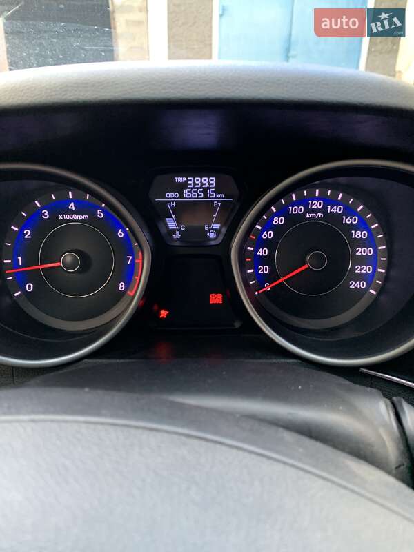 Hyundai Elantra 2012