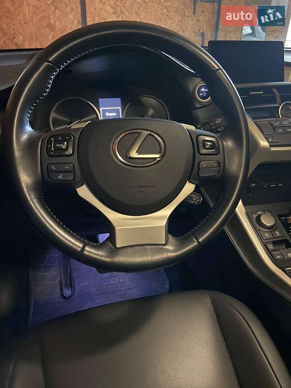 Lexus-18