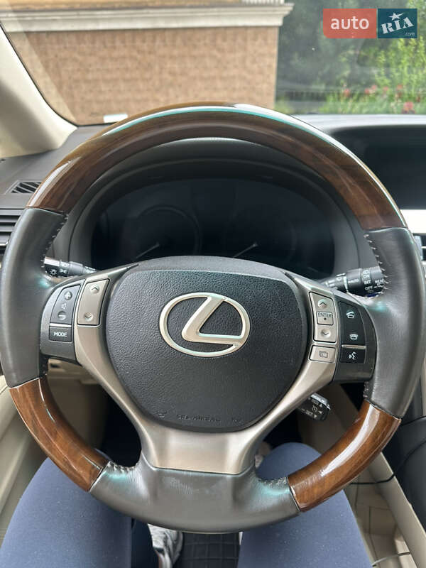 Lexus-23