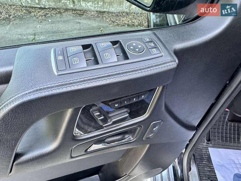 Mercedes-Benz G-Class 2012