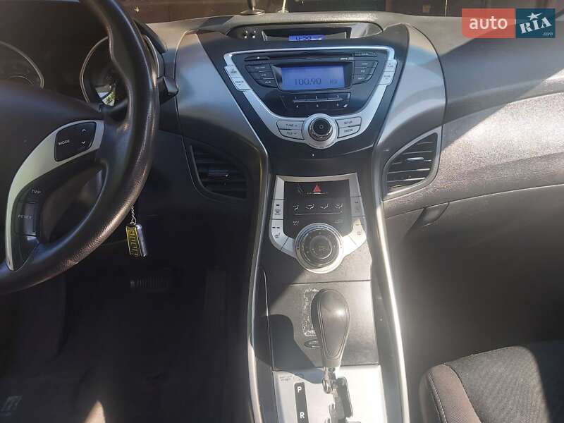 Hyundai Elantra 2011