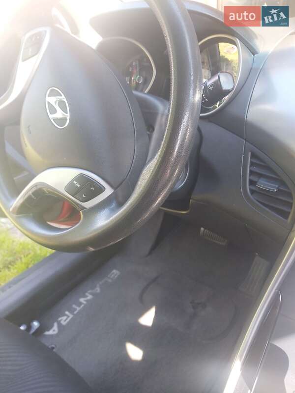 Hyundai Elantra 2011