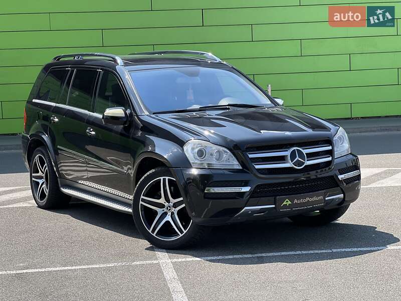 Mercedes-Benz-11