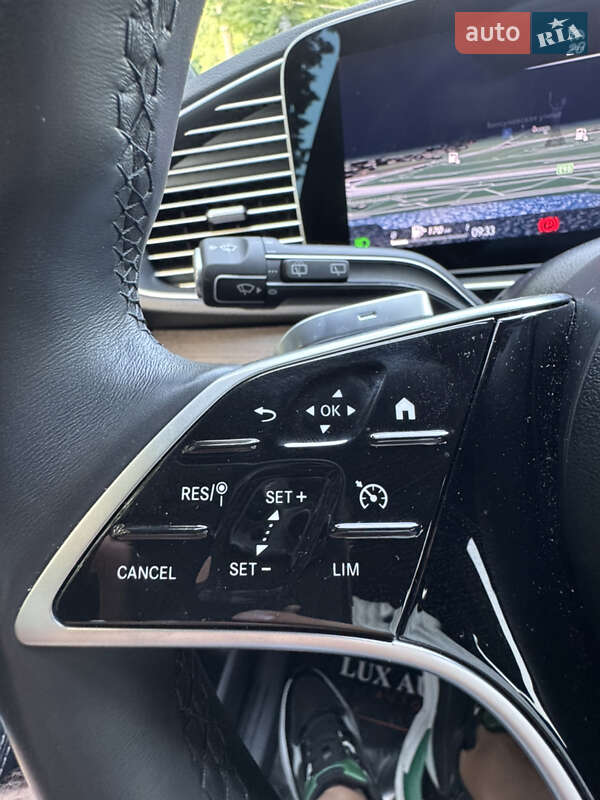 Mercedes-Benz-23