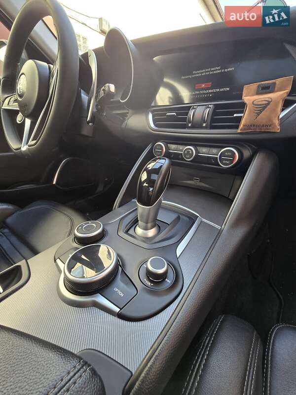 Alfa Romeo-25