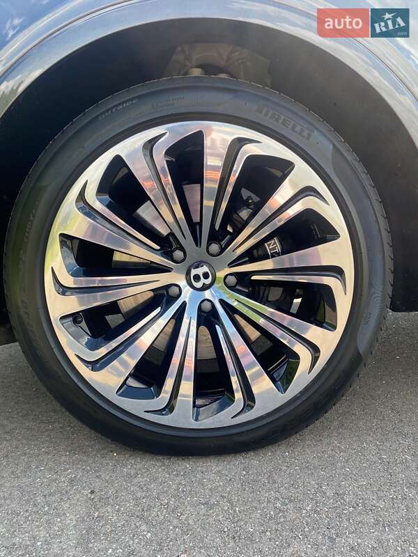 Bentley Bentayga 2023