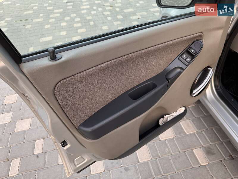 ВАЗ / Lada 1118 Калина 2011