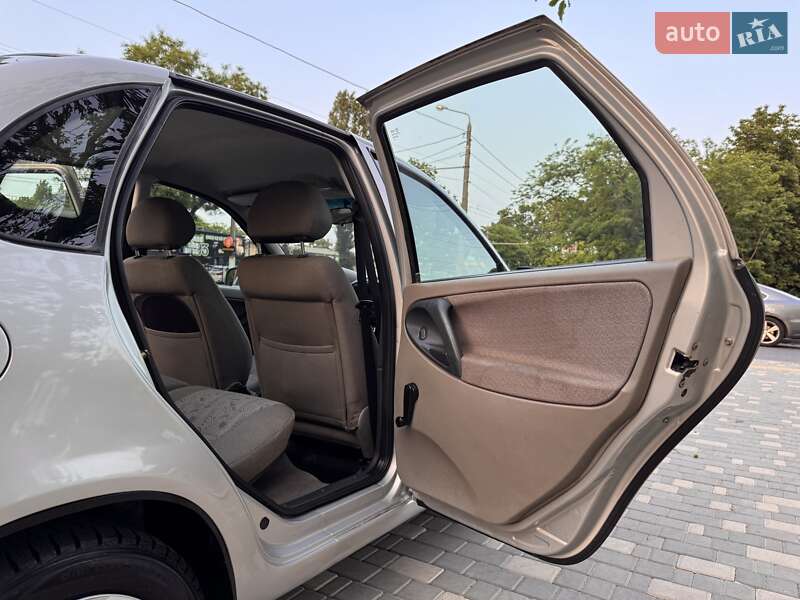 ВАЗ / Lada 1118 Калина 2011