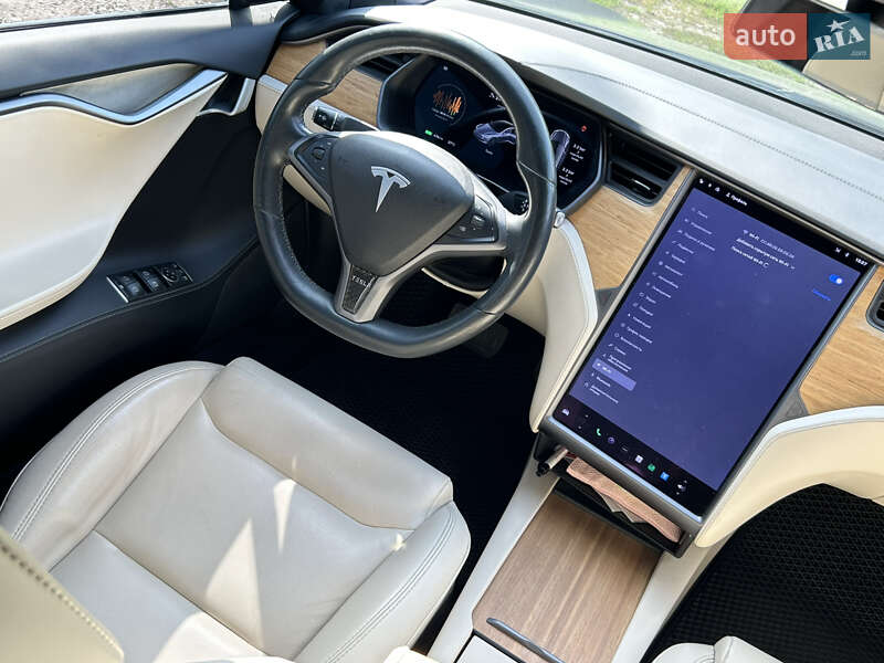 Tesla Model S 2020
