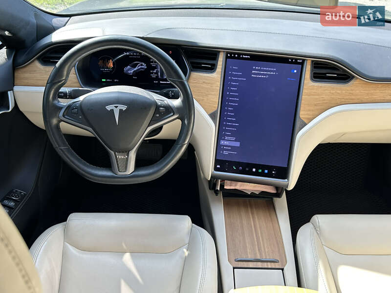 Tesla Model S 2020