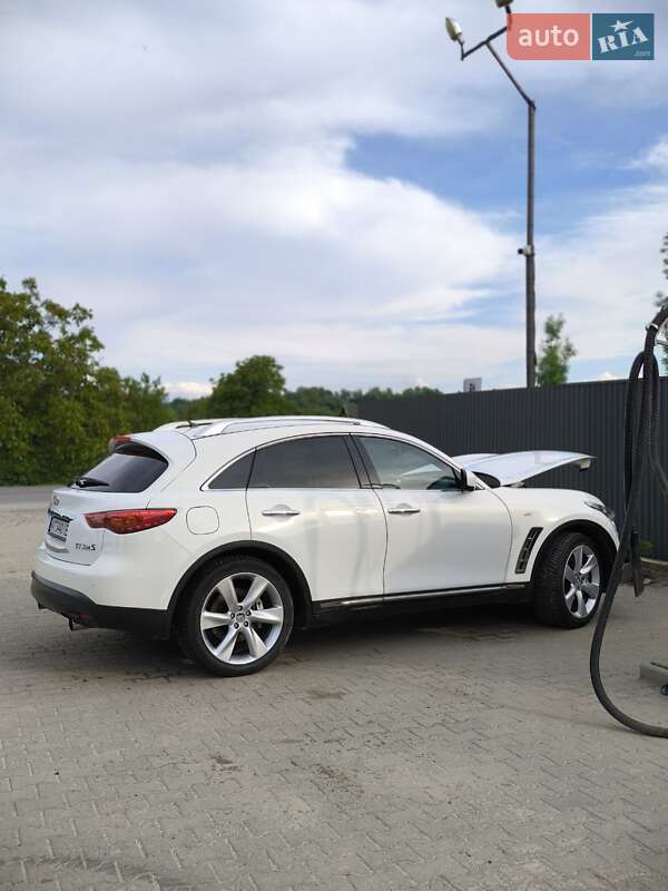 Infiniti FX 30 2010