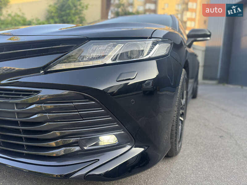 Toyota Camry 2019