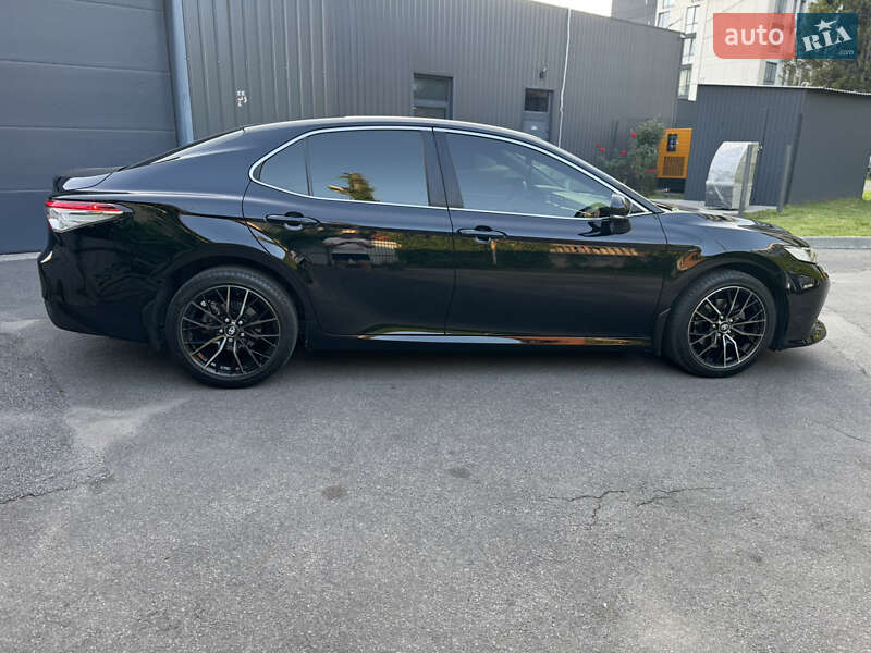 Toyota Camry 2019