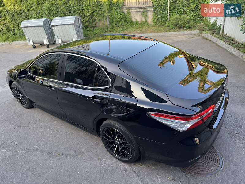 Toyota Camry 2019