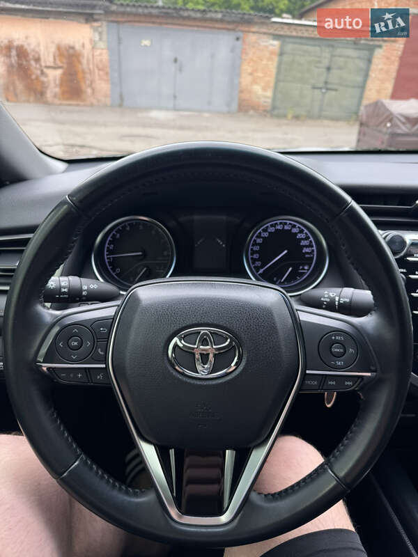 Toyota Camry 2019