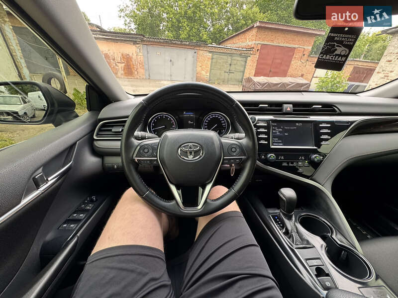 Toyota Camry 2019
