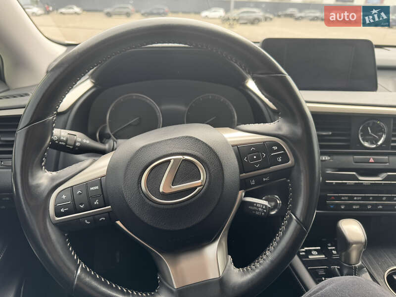 Lexus-16