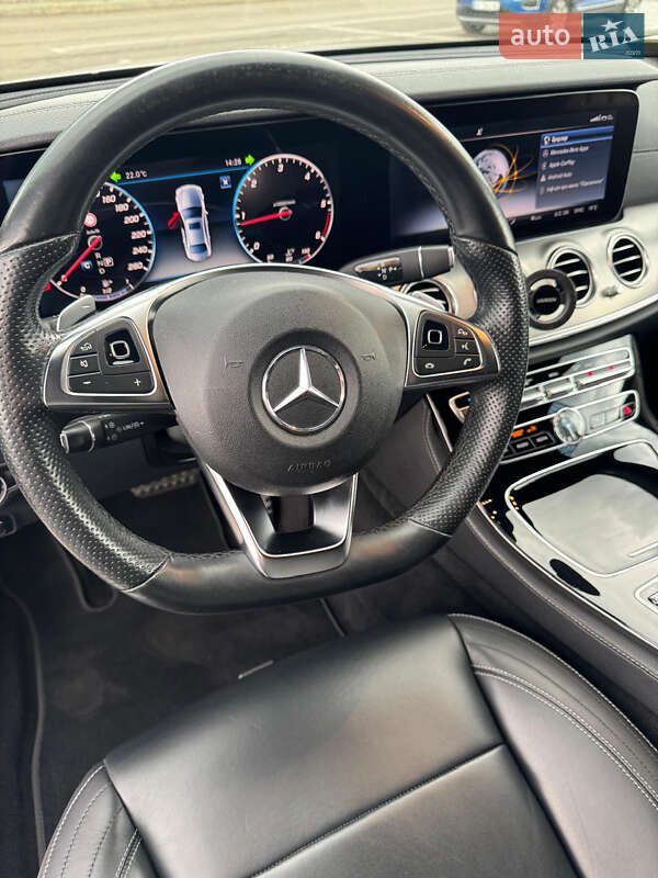 Mercedes-Benz-21