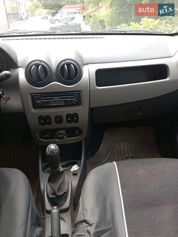 Renault Sandero 2010