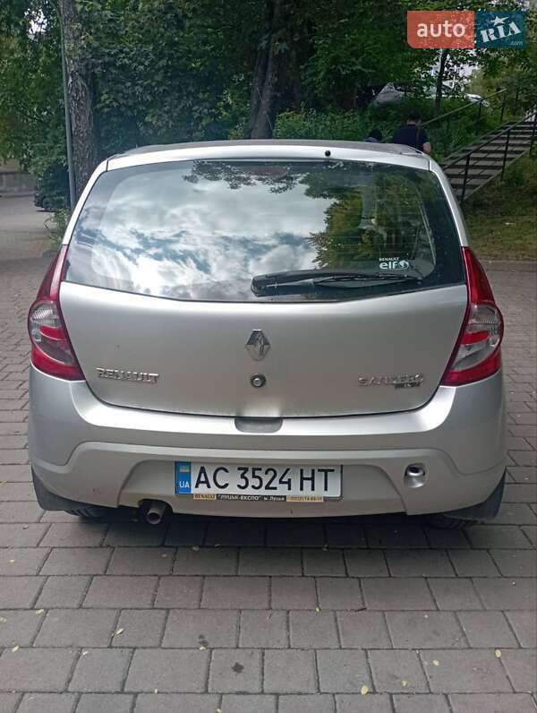 Renault Sandero 2010