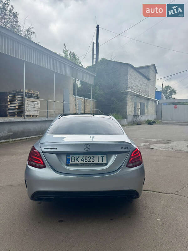 Mercedes-Benz-32