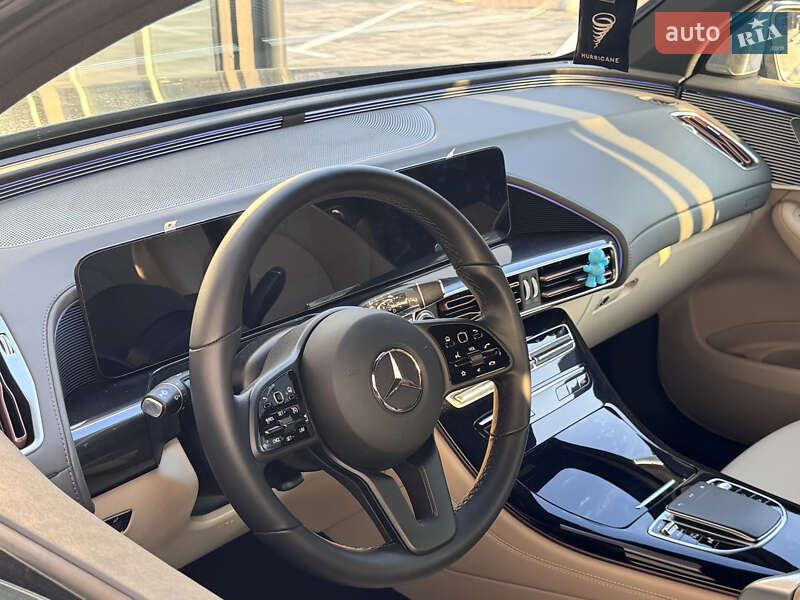 Mercedes-Benz-22