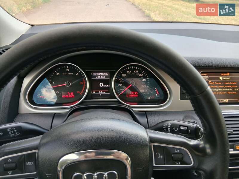 Audi-0