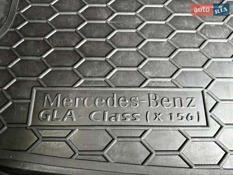 Mercedes-Benz GLA-Class 2015