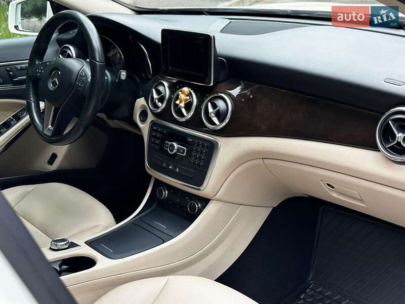 Mercedes-Benz GLA-Class 2015