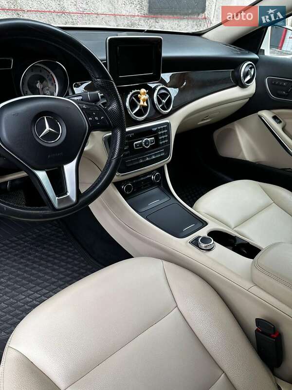 Mercedes-Benz GLA-Class 2015
