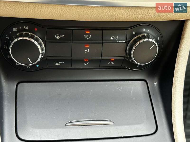 Mercedes-Benz GLA-Class 2015