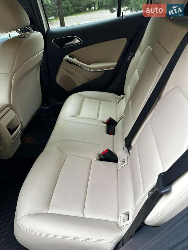 Mercedes-Benz GLA-Class 2015